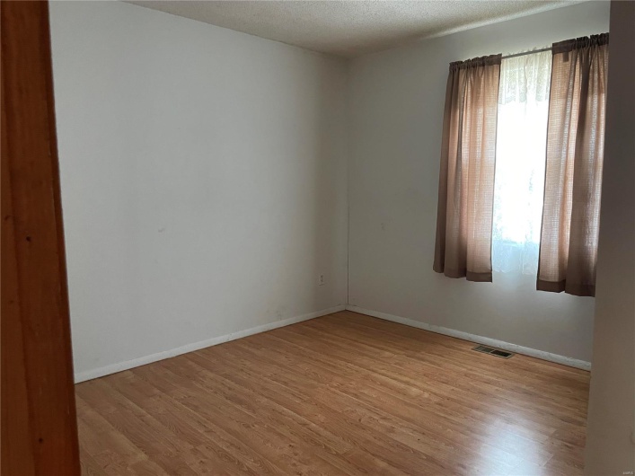 637 E. Daniels St., Piedmont, Missouri 63957, 2 Bedrooms Bedrooms, 6 Rooms Rooms,1 BathroomBathrooms,Residential,For Sale,E. Daniels St.,MAR24058962