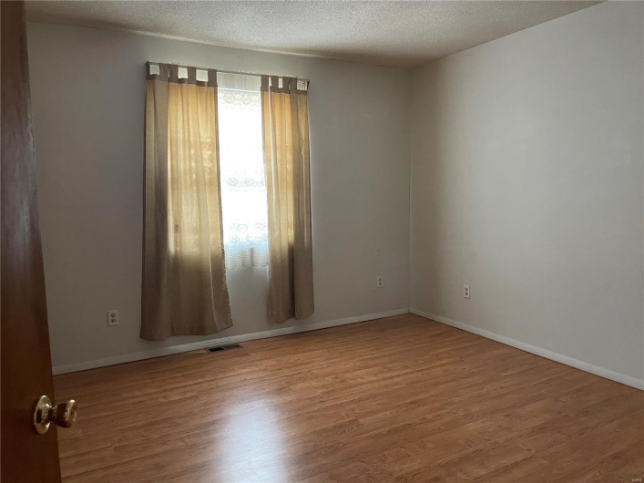 637 E. Daniels St., Piedmont, Missouri 63957, 2 Bedrooms Bedrooms, 6 Rooms Rooms,1 BathroomBathrooms,Residential,For Sale,E. Daniels St.,MAR24058962