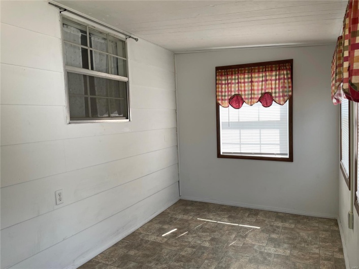 637 E. Daniels St., Piedmont, Missouri 63957, 2 Bedrooms Bedrooms, 6 Rooms Rooms,1 BathroomBathrooms,Residential,For Sale,E. Daniels St.,MAR24058962