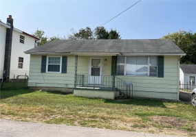 637 E. Daniels St., Piedmont, Missouri 63957, 2 Bedrooms Bedrooms, 6 Rooms Rooms,1 BathroomBathrooms,Residential,For Sale,E. Daniels St.,MAR24058962