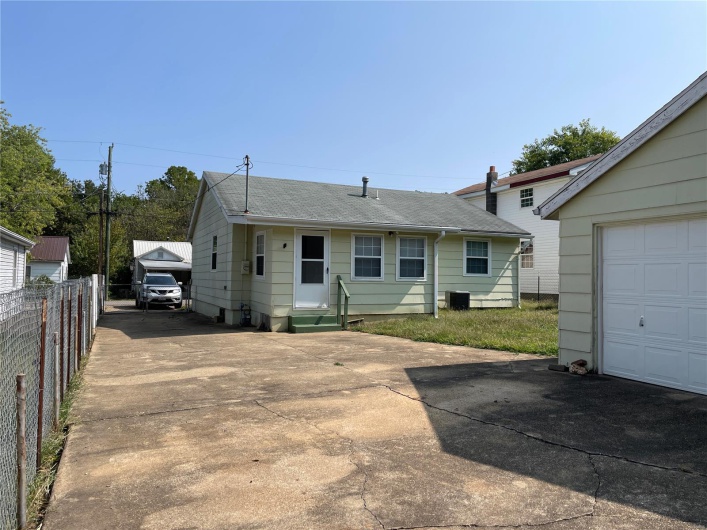 637 E. Daniels St., Piedmont, Missouri 63957, 2 Bedrooms Bedrooms, 6 Rooms Rooms,1 BathroomBathrooms,Residential,For Sale,E. Daniels St.,MAR24058962