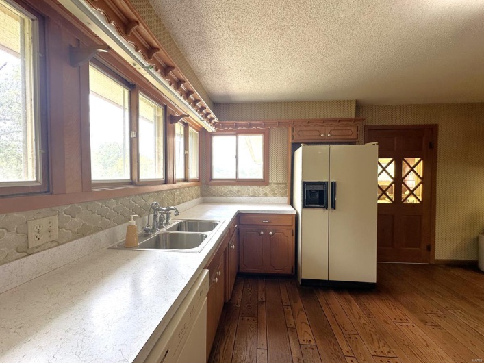 16347 Crestview Drive, Dexter, Missouri 63841, 4 Bedrooms Bedrooms, 17 Rooms Rooms,3 BathroomsBathrooms,Residential,For Sale,Crestview,MAR24059176