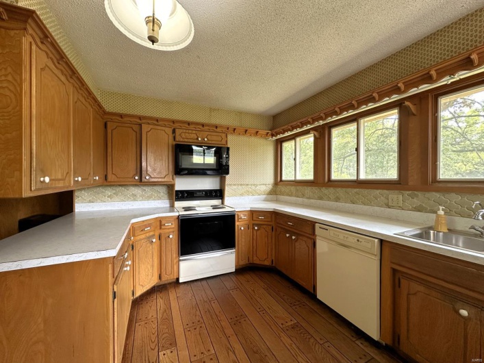 16347 Crestview Drive, Dexter, Missouri 63841, 4 Bedrooms Bedrooms, 17 Rooms Rooms,3 BathroomsBathrooms,Residential,For Sale,Crestview,MAR24059176