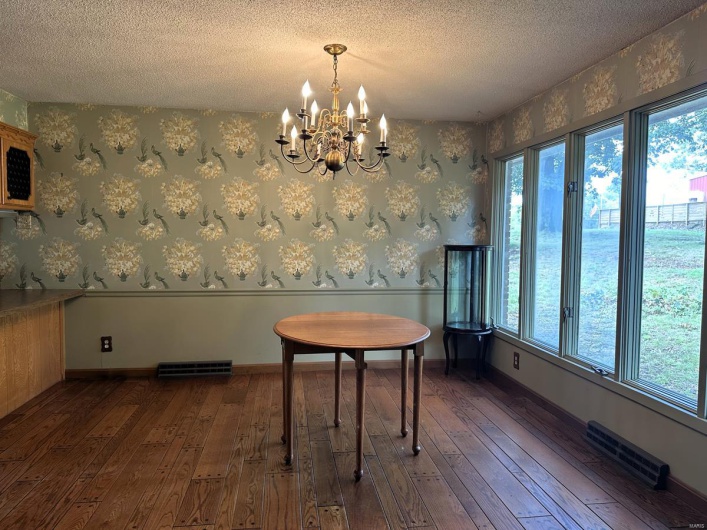 16347 Crestview Drive, Dexter, Missouri 63841, 4 Bedrooms Bedrooms, 17 Rooms Rooms,3 BathroomsBathrooms,Residential,For Sale,Crestview,MAR24059176