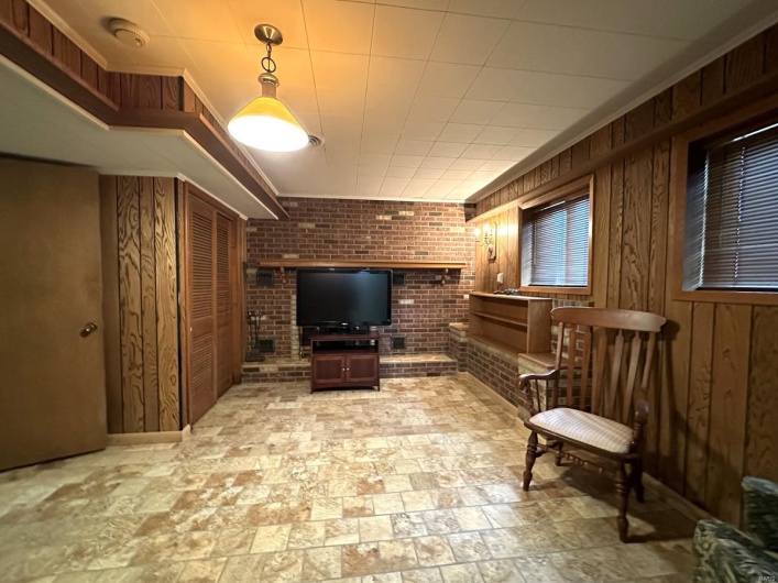 16347 Crestview Drive, Dexter, Missouri 63841, 4 Bedrooms Bedrooms, 17 Rooms Rooms,3 BathroomsBathrooms,Residential,For Sale,Crestview,MAR24059176