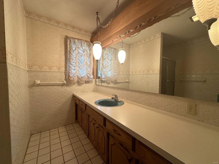 16347 Crestview Drive, Dexter, Missouri 63841, 4 Bedrooms Bedrooms, 17 Rooms Rooms,3 BathroomsBathrooms,Residential,For Sale,Crestview,MAR24059176