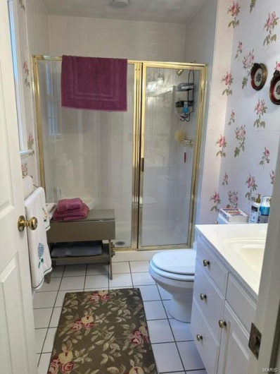 Private Upstairs Bath off Rose Bedroom