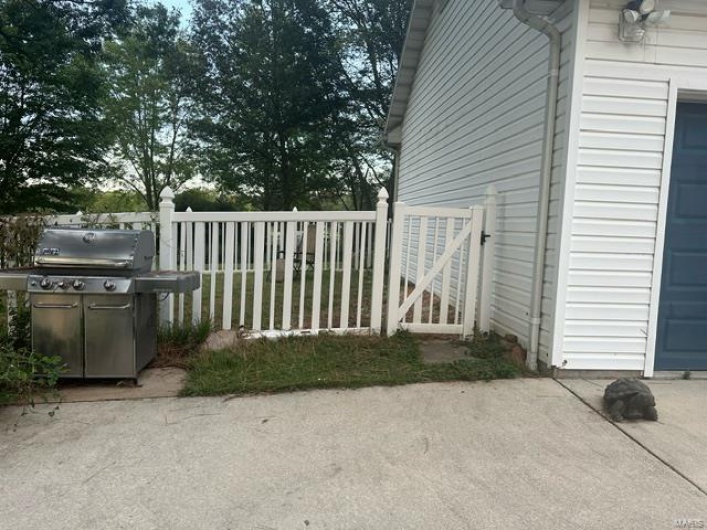 Side Yard next to Garage