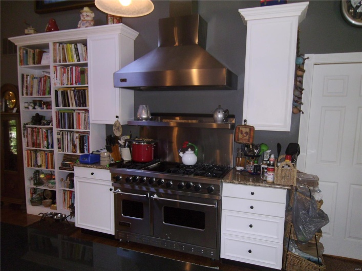 Double Gas Range/hood, Double Oven Huge Storage
