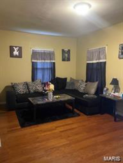 811 Elm Street, Cape Girardeau, Missouri 63703, 2 Bedrooms Bedrooms, 5 Rooms Rooms,1 BathroomBathrooms,Residential,For Sale,Elm,MAR24060935