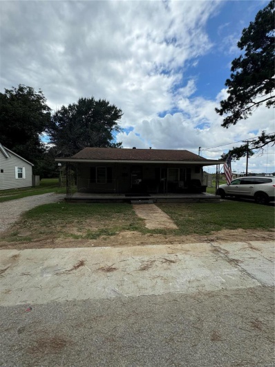 815 Emerson, Kennett, Missouri 63857, 2 Bedrooms Bedrooms, 7 Rooms Rooms,1 BathroomBathrooms,Residential,For Sale,Emerson,MAR24062339