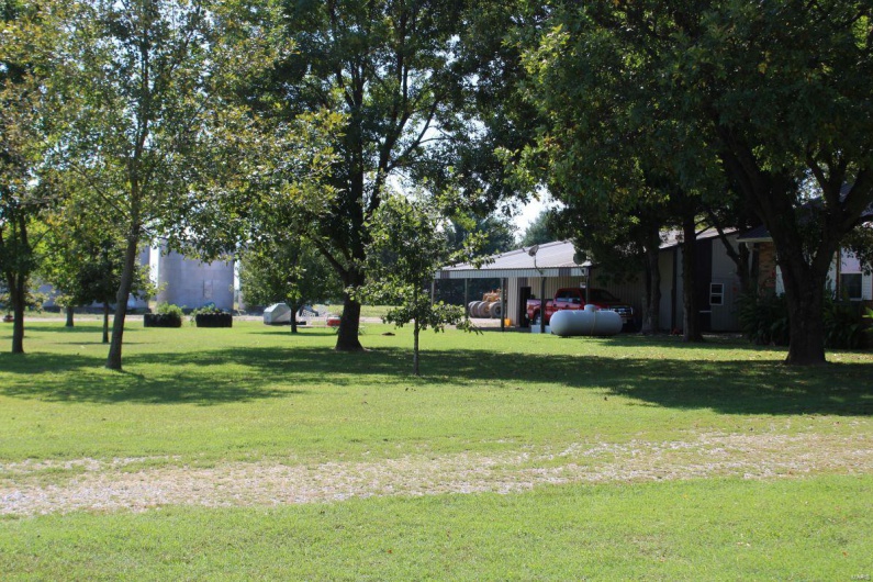 Surrounding community with a yard