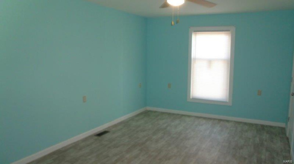 Empty room with ceiling fan