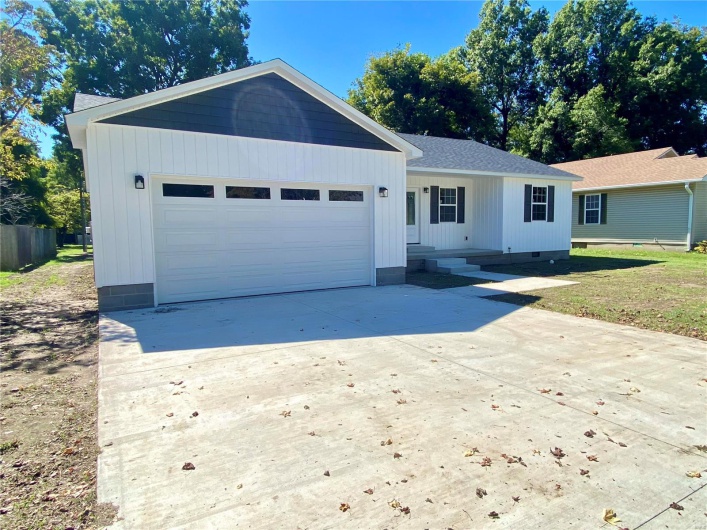 Ranch-style house featuring a garage