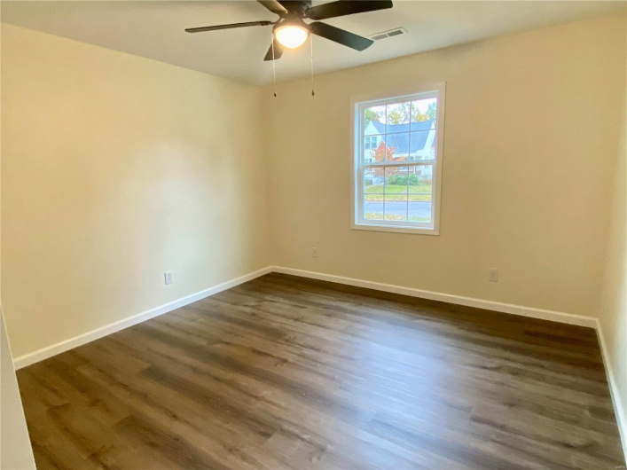 Unfurnished room featuring dark hardwood / wood-style floors and ceiling fan