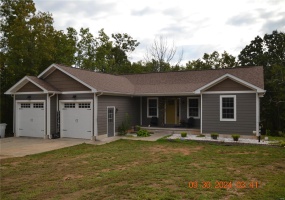 525 St Francois Road, Bonne Terre, Missouri 63628, 3 Bedrooms Bedrooms, 10 Rooms Rooms,3 BathroomsBathrooms,Residential,For Sale,St Francois,MAR24063461