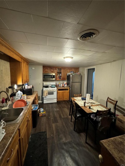 1604 Bradley Street, Kennett, Missouri 63857, 4 Bedrooms Bedrooms, 9 Rooms Rooms,1 BathroomBathrooms,Residential,For Sale,Bradley,MAR24064116