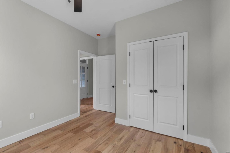 Unfurnished bedroom featuring light wood-style flooring, baseboards, ceiling fan, and a closet
