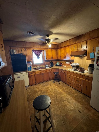 1315 Ballard, Kennett, Missouri 63857, 3 Bedrooms Bedrooms, 9 Rooms Rooms,2 BathroomsBathrooms,Residential,For Sale,Ballard,MAR24065784