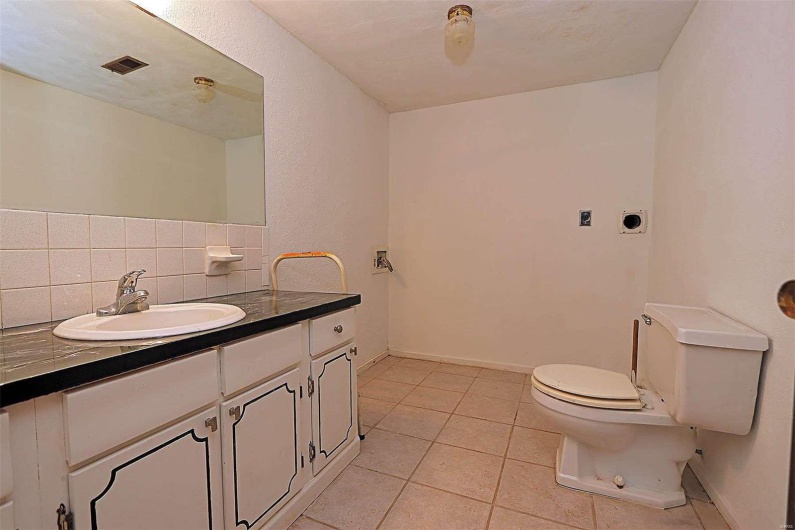 1953 Carolina Lane, Cape Girardeau, Missouri 63701, 3 Bedrooms Bedrooms, 8 Rooms Rooms,2 BathroomsBathrooms,Residential,For Sale,Carolina,MAR24065708