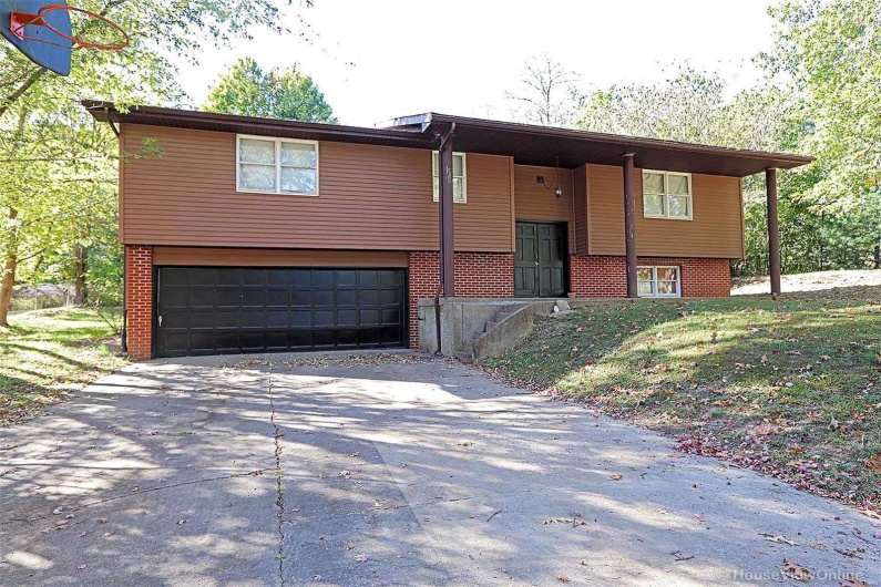 1953 Carolina Lane, Cape Girardeau, Missouri 63701, 3 Bedrooms Bedrooms, 8 Rooms Rooms,2 BathroomsBathrooms,Residential,For Sale,Carolina,MAR24065708