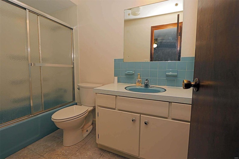 1953 Carolina Lane, Cape Girardeau, Missouri 63701, 3 Bedrooms Bedrooms, 8 Rooms Rooms,2 BathroomsBathrooms,Residential,For Sale,Carolina,MAR24065708