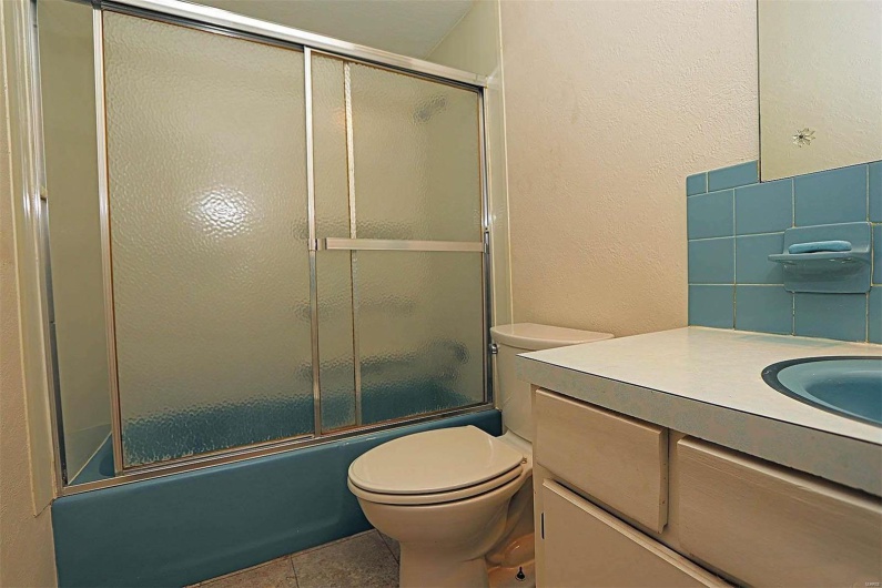 1953 Carolina Lane, Cape Girardeau, Missouri 63701, 3 Bedrooms Bedrooms, 8 Rooms Rooms,2 BathroomsBathrooms,Residential,For Sale,Carolina,MAR24065708