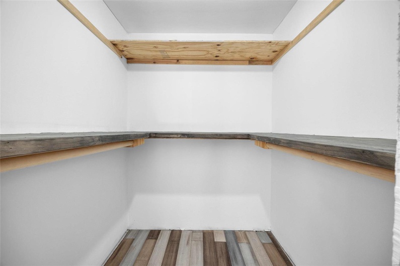 4th bedroom/office walk-in closet