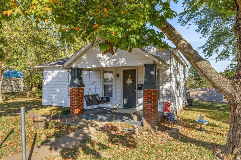 32 Summit Street, Bonne Terre, Missouri 63628, 2 Bedrooms Bedrooms, 6 Rooms Rooms,1 BathroomBathrooms,Residential,For Sale,Summit,MAR24066152