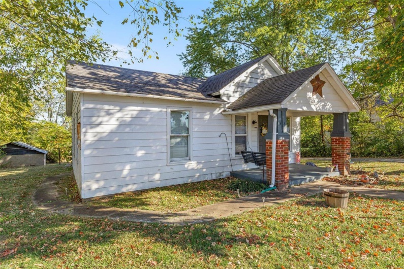 32 Summit Street, Bonne Terre, Missouri 63628, 2 Bedrooms Bedrooms, 6 Rooms Rooms,1 BathroomBathrooms,Residential,For Sale,Summit,MAR24066152