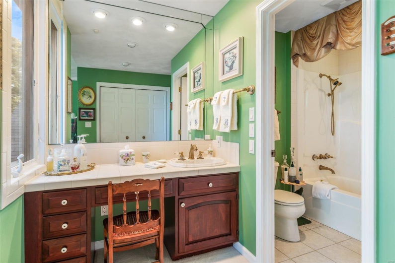 556 Oak Terrace Drive, Farmington, Missouri 63640, 4 Bedrooms Bedrooms, 17 Rooms Rooms,3 BathroomsBathrooms,Residential,For Sale,Oak Terrace,MAR24066145