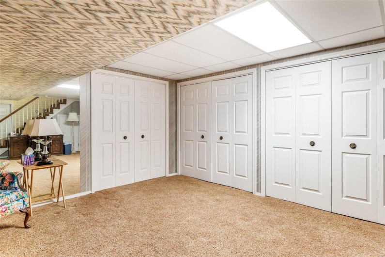 556 Oak Terrace Drive, Farmington, Missouri 63640, 4 Bedrooms Bedrooms, 17 Rooms Rooms,3 BathroomsBathrooms,Residential,For Sale,Oak Terrace,MAR24066145