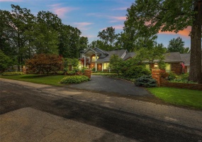556 Oak Terrace Drive, Farmington, Missouri 63640, 4 Bedrooms Bedrooms, 17 Rooms Rooms,3 BathroomsBathrooms,Residential,For Sale,Oak Terrace,MAR24066145