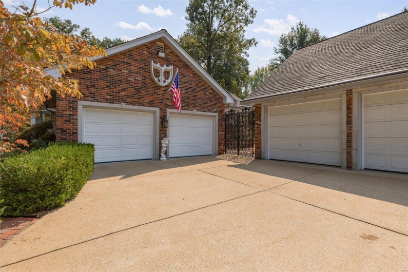 556 Oak Terrace Drive, Farmington, Missouri 63640, 4 Bedrooms Bedrooms, 17 Rooms Rooms,3 BathroomsBathrooms,Residential,For Sale,Oak Terrace,MAR24066145