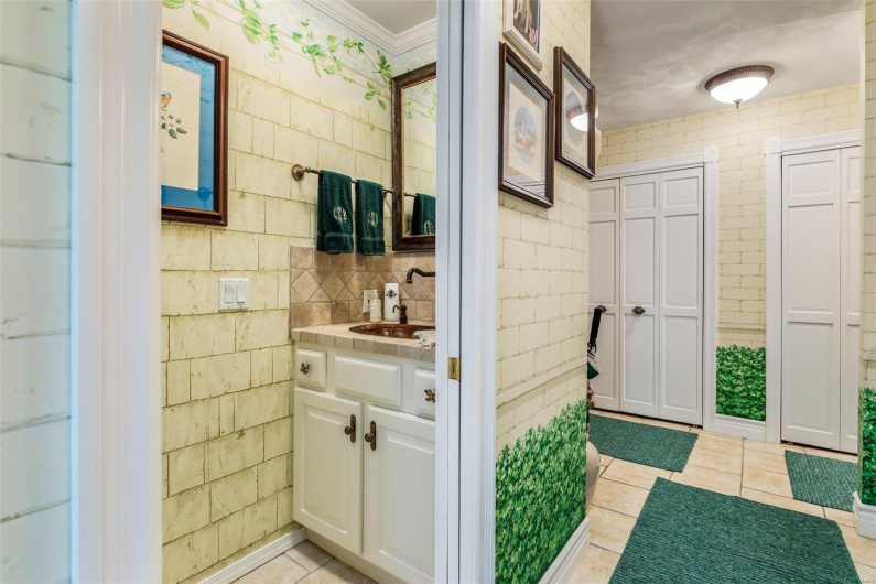556 Oak Terrace Drive, Farmington, Missouri 63640, 4 Bedrooms Bedrooms, 17 Rooms Rooms,3 BathroomsBathrooms,Residential,For Sale,Oak Terrace,MAR24066145