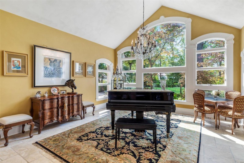 556 Oak Terrace Drive, Farmington, Missouri 63640, 4 Bedrooms Bedrooms, 17 Rooms Rooms,3 BathroomsBathrooms,Residential,For Sale,Oak Terrace,MAR24066145