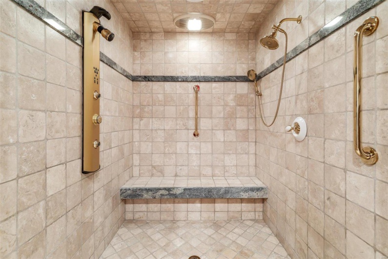 556 Oak Terrace Drive, Farmington, Missouri 63640, 4 Bedrooms Bedrooms, 17 Rooms Rooms,3 BathroomsBathrooms,Residential,For Sale,Oak Terrace,MAR24066145