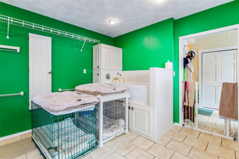 556 Oak Terrace Drive, Farmington, Missouri 63640, 4 Bedrooms Bedrooms, 17 Rooms Rooms,3 BathroomsBathrooms,Residential,For Sale,Oak Terrace,MAR24066145
