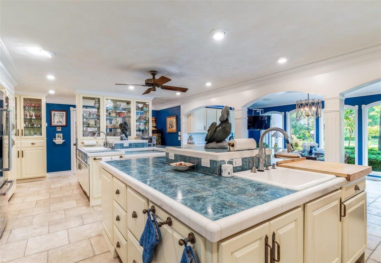 556 Oak Terrace Drive, Farmington, Missouri 63640, 4 Bedrooms Bedrooms, 17 Rooms Rooms,3 BathroomsBathrooms,Residential,For Sale,Oak Terrace,MAR24066145