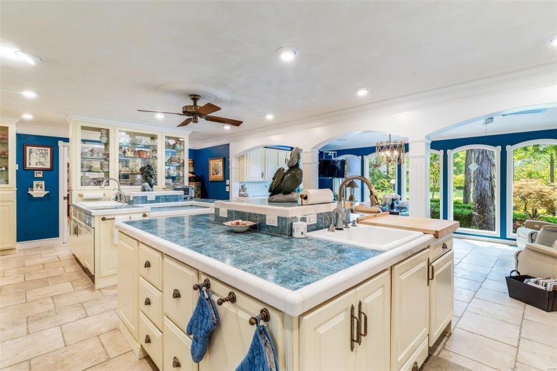 556 Oak Terrace Drive, Farmington, Missouri 63640, 4 Bedrooms Bedrooms, 17 Rooms Rooms,3 BathroomsBathrooms,Residential,For Sale,Oak Terrace,MAR24066145