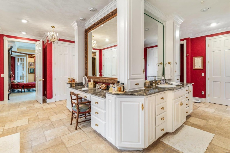 556 Oak Terrace Drive, Farmington, Missouri 63640, 4 Bedrooms Bedrooms, 17 Rooms Rooms,3 BathroomsBathrooms,Residential,For Sale,Oak Terrace,MAR24066145