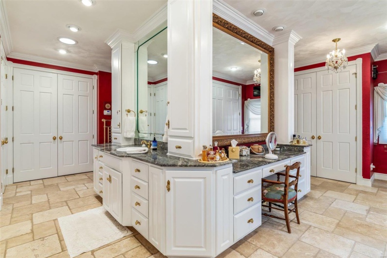 556 Oak Terrace Drive, Farmington, Missouri 63640, 4 Bedrooms Bedrooms, 17 Rooms Rooms,3 BathroomsBathrooms,Residential,For Sale,Oak Terrace,MAR24066145