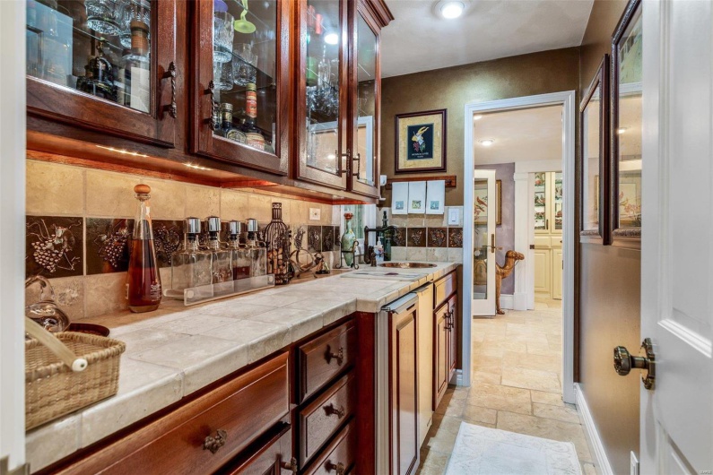 556 Oak Terrace Drive, Farmington, Missouri 63640, 4 Bedrooms Bedrooms, 17 Rooms Rooms,3 BathroomsBathrooms,Residential,For Sale,Oak Terrace,MAR24066145