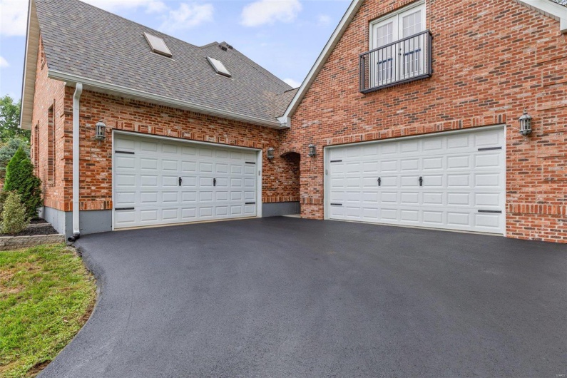 420 Wellington Place, Farmington, Missouri 63640, 5 Bedrooms Bedrooms, 11 Rooms Rooms,3 BathroomsBathrooms,Residential,For Sale,Wellington Place,MAR24067652