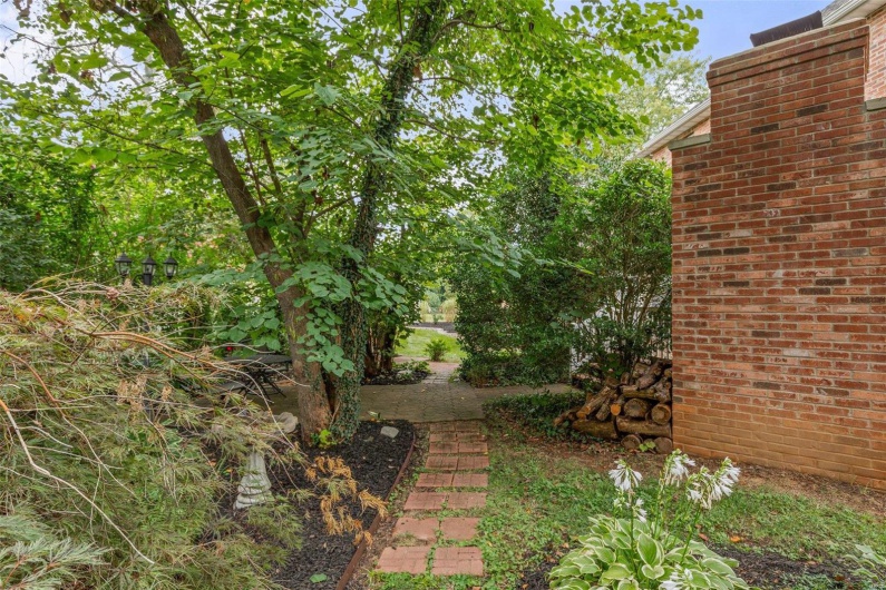 420 Wellington Place, Farmington, Missouri 63640, 5 Bedrooms Bedrooms, 11 Rooms Rooms,3 BathroomsBathrooms,Residential,For Sale,Wellington Place,MAR24067652