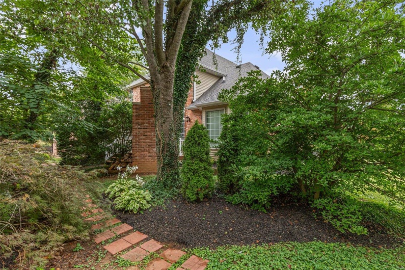 420 Wellington Place, Farmington, Missouri 63640, 5 Bedrooms Bedrooms, 11 Rooms Rooms,3 BathroomsBathrooms,Residential,For Sale,Wellington Place,MAR24067652