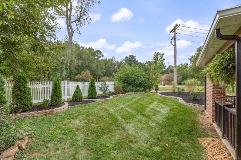 420 Wellington Place, Farmington, Missouri 63640, 5 Bedrooms Bedrooms, 11 Rooms Rooms,3 BathroomsBathrooms,Residential,For Sale,Wellington Place,MAR24067652