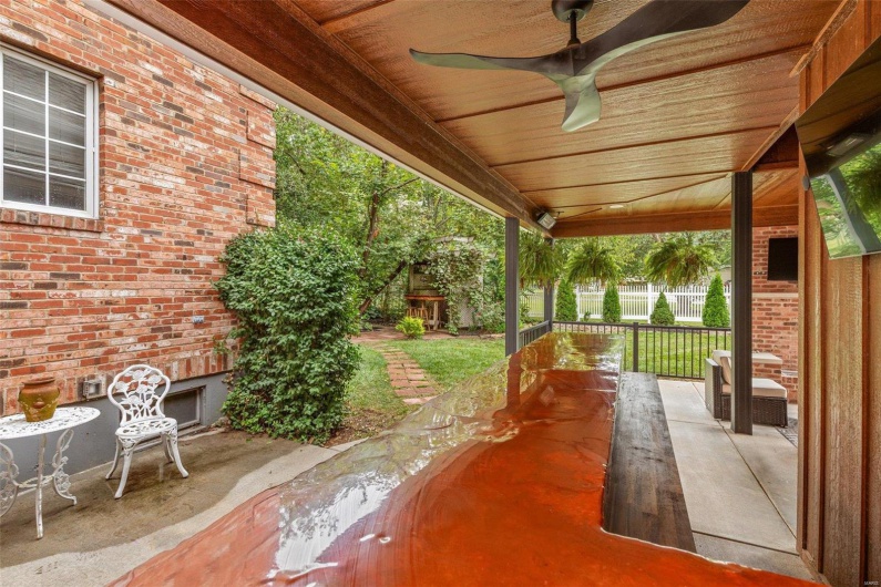 420 Wellington Place, Farmington, Missouri 63640, 5 Bedrooms Bedrooms, 11 Rooms Rooms,3 BathroomsBathrooms,Residential,For Sale,Wellington Place,MAR24067652