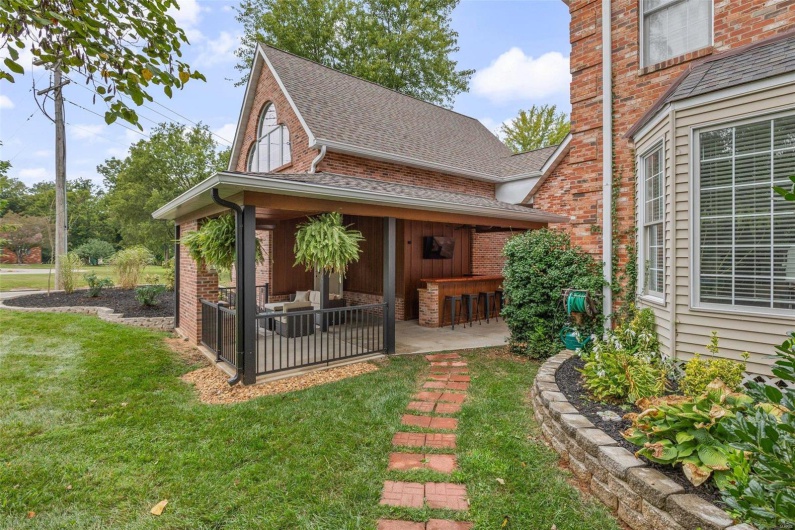 420 Wellington Place, Farmington, Missouri 63640, 5 Bedrooms Bedrooms, 11 Rooms Rooms,3 BathroomsBathrooms,Residential,For Sale,Wellington Place,MAR24067652