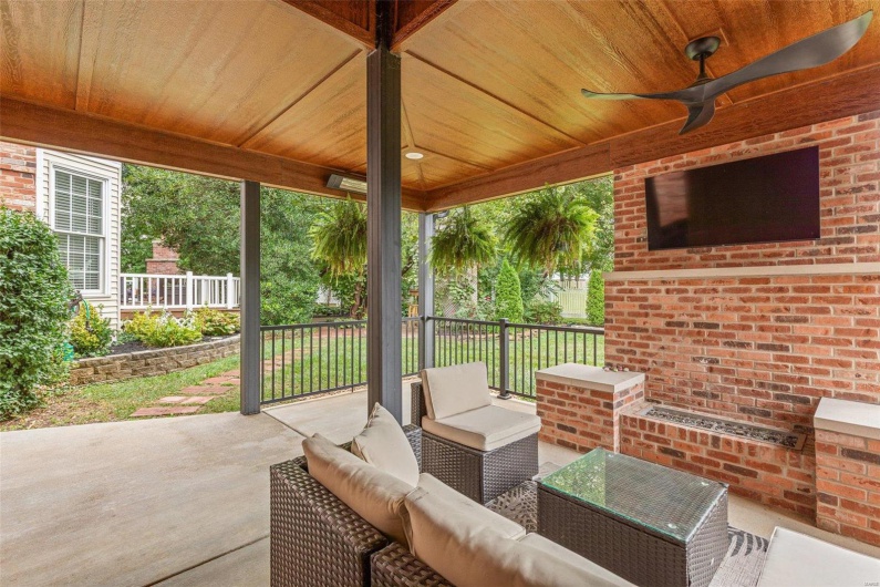 420 Wellington Place, Farmington, Missouri 63640, 5 Bedrooms Bedrooms, 11 Rooms Rooms,3 BathroomsBathrooms,Residential,For Sale,Wellington Place,MAR24067652